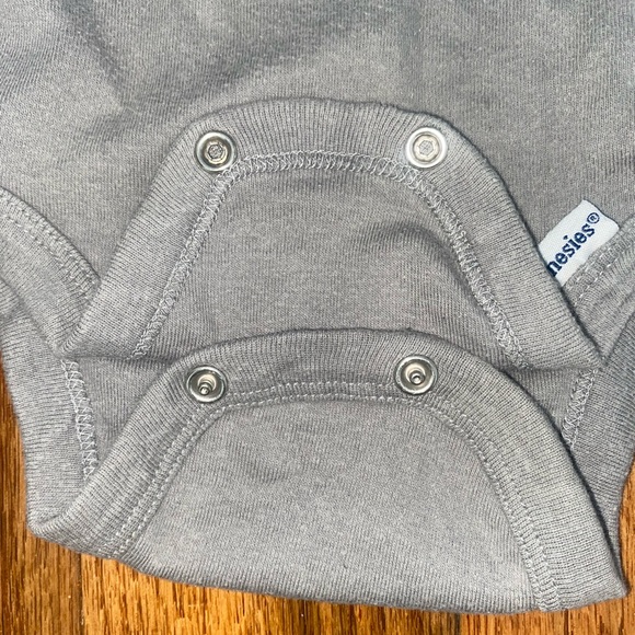 Simple Tee - Picture 4 of 5